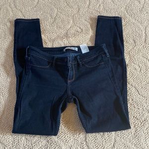 Hollister Low Rise jeans size 3R